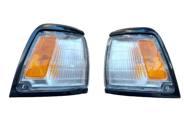 A8157 TOYOTA Hilux / Pickup 1992--95 Corner & Parking Lamps | 81616-35090 | 81620-35090 |  | A8157 | Black