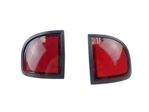 MITSUBISHI L200 2005--15 Rear Side Mark Lamps | 8355A015 | 8355A016 |  | B2040 |