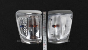 Details between TOYOTA HILUX 1989-1997 4X2 4X4 Corner Lights-2