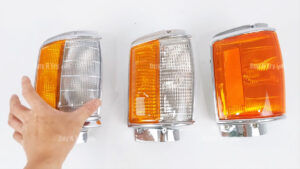 Details between TOYOTA PICKUP/HILUX 1984-1988 4X2 4X4 Corner Lights-1