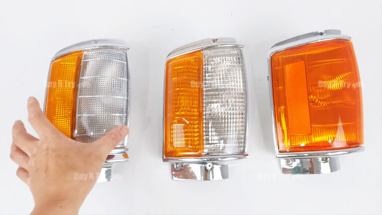 Details between TOYOTA PICKUP/HILUX 1984-1988 4X2 4X4 Corner Lights-1
