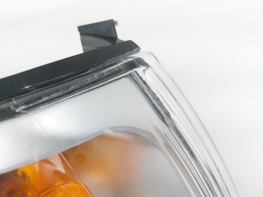 Ultrasonic Welding - Toyota Hilux 2001 Corner Lamp