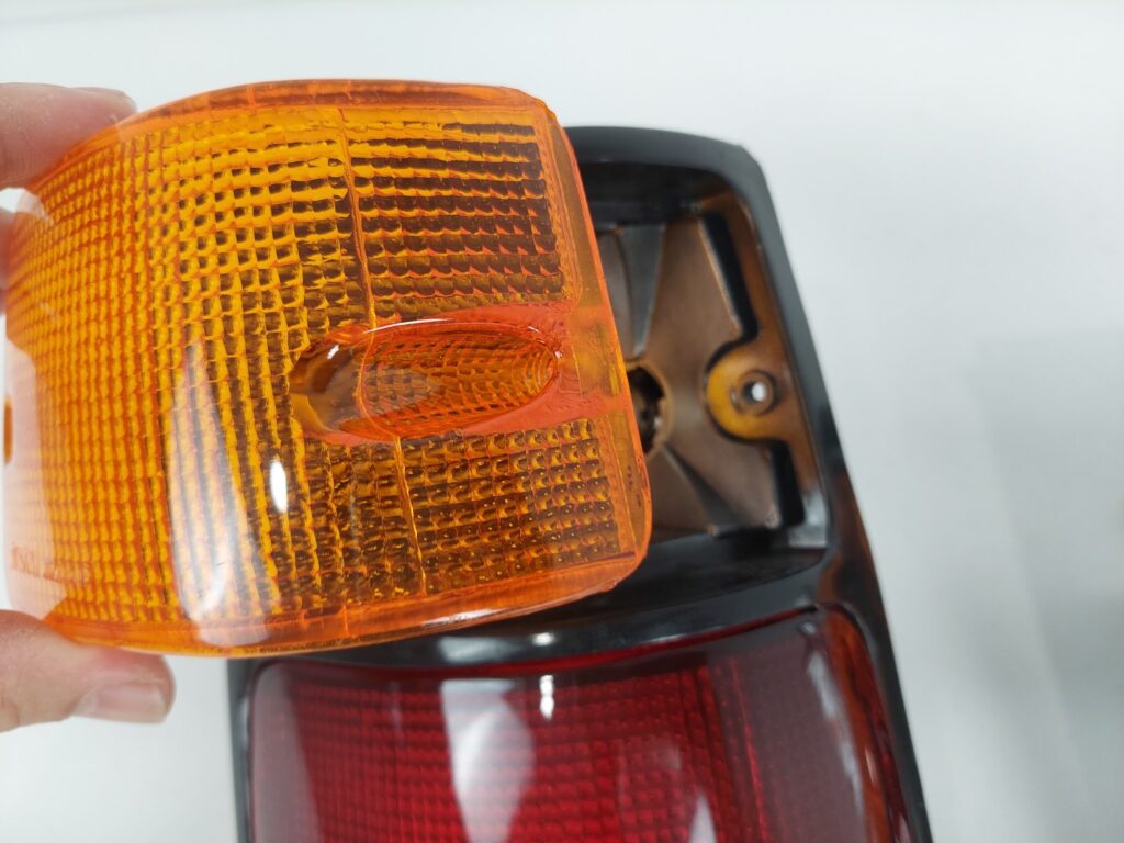 Screw-Fastened Assembly - Isuzu Rodeo 1988–1997 Tail Lights