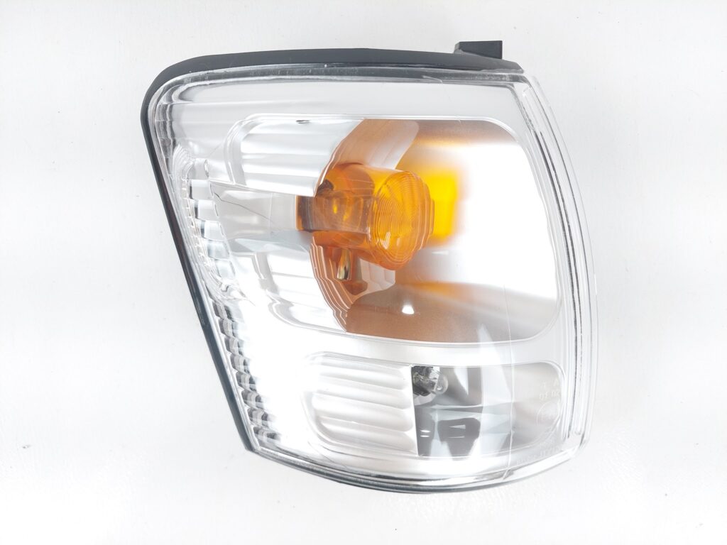 Ultrasonic Welding - Toyota Hilux 2001 Corner Lamp